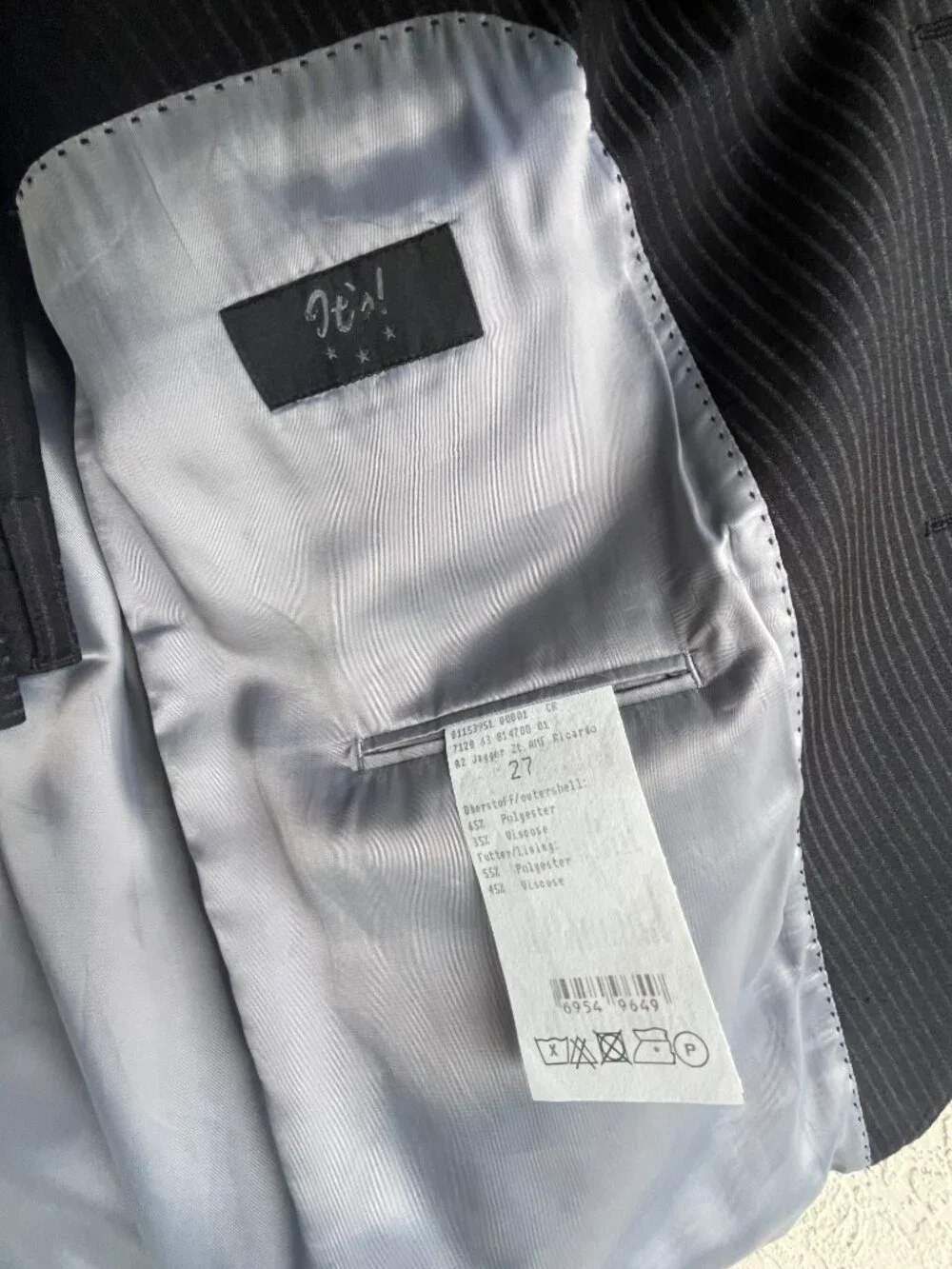 Men's Black Pinstriped 2-Pc Business Suit EU Size 27 (US 44 Short / 44S) Mint